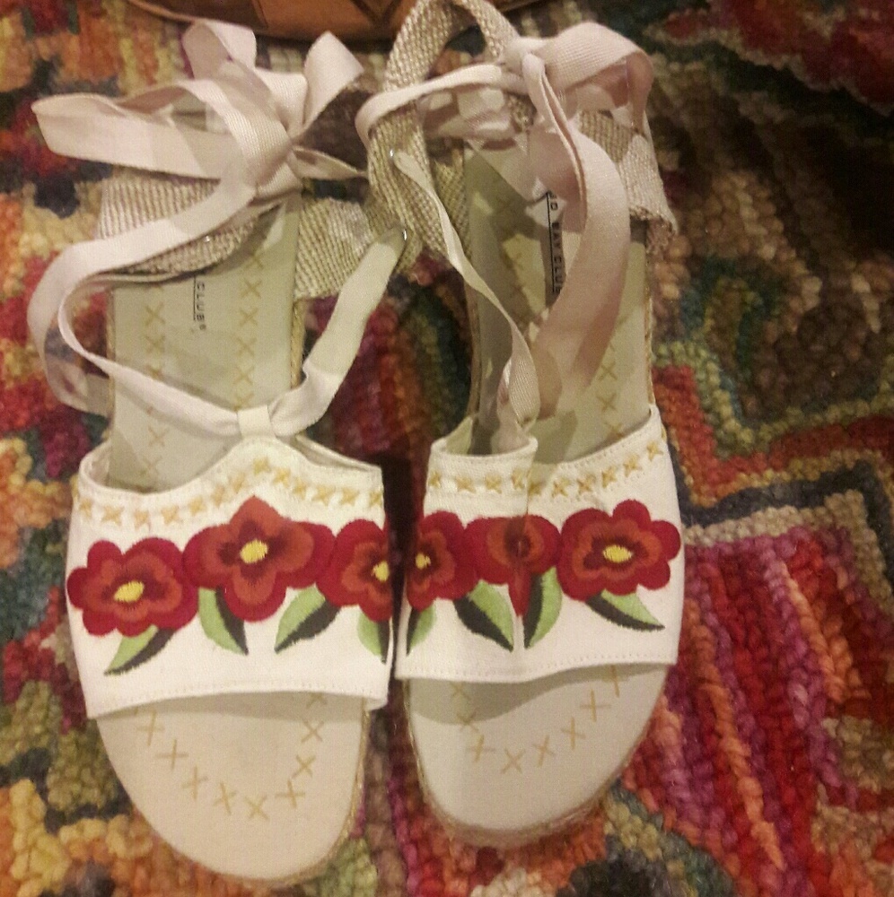 Cute boho Embroidered wedges